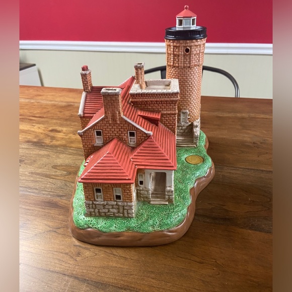 Mackinac Lighthouse - Picture 1 of 5